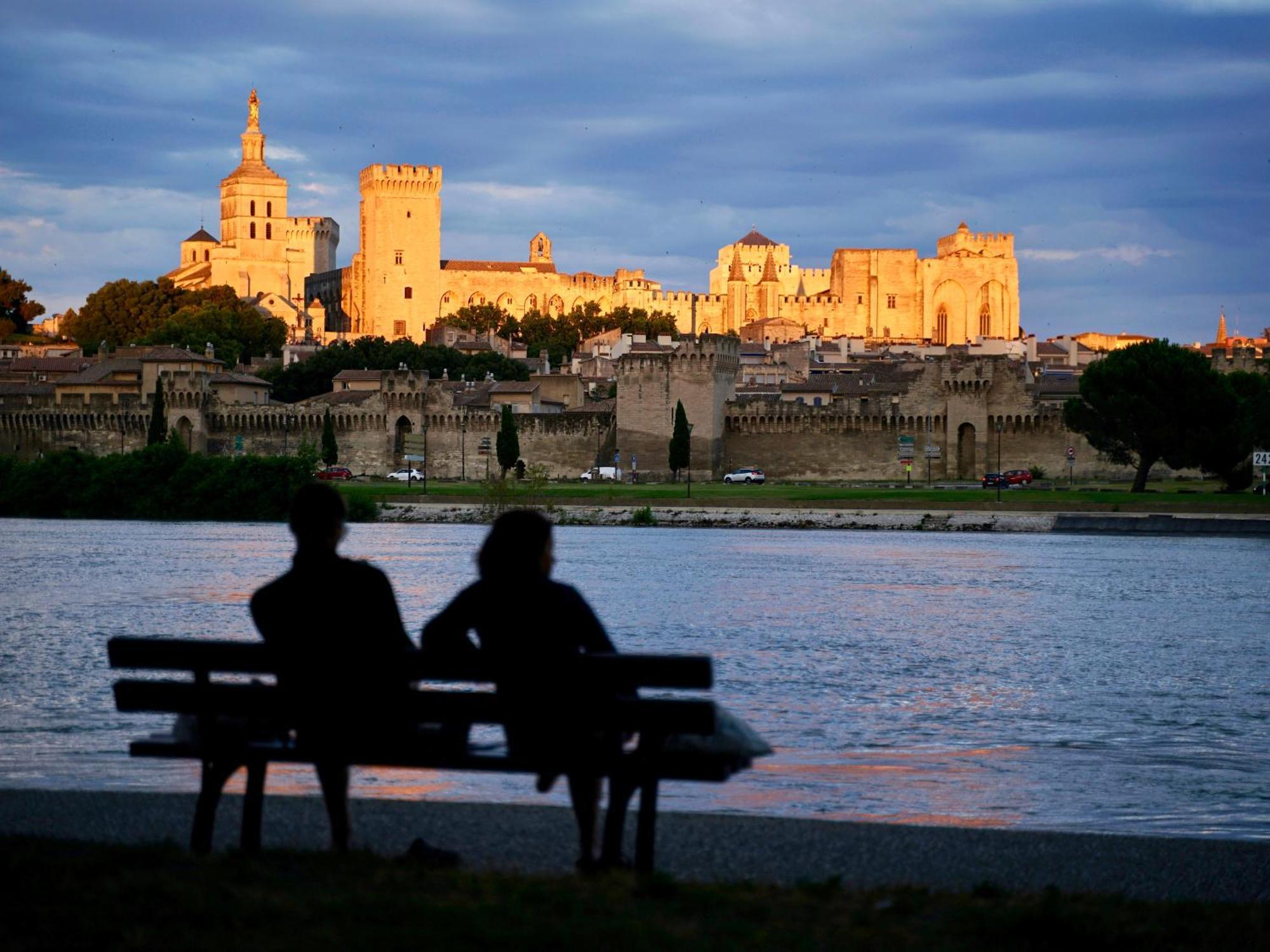 Le Petit Avignon - Chambres & Appartement A Deux Pas Du Pont D'Avignon Et Du Palais Des Papes Bagian luar foto
